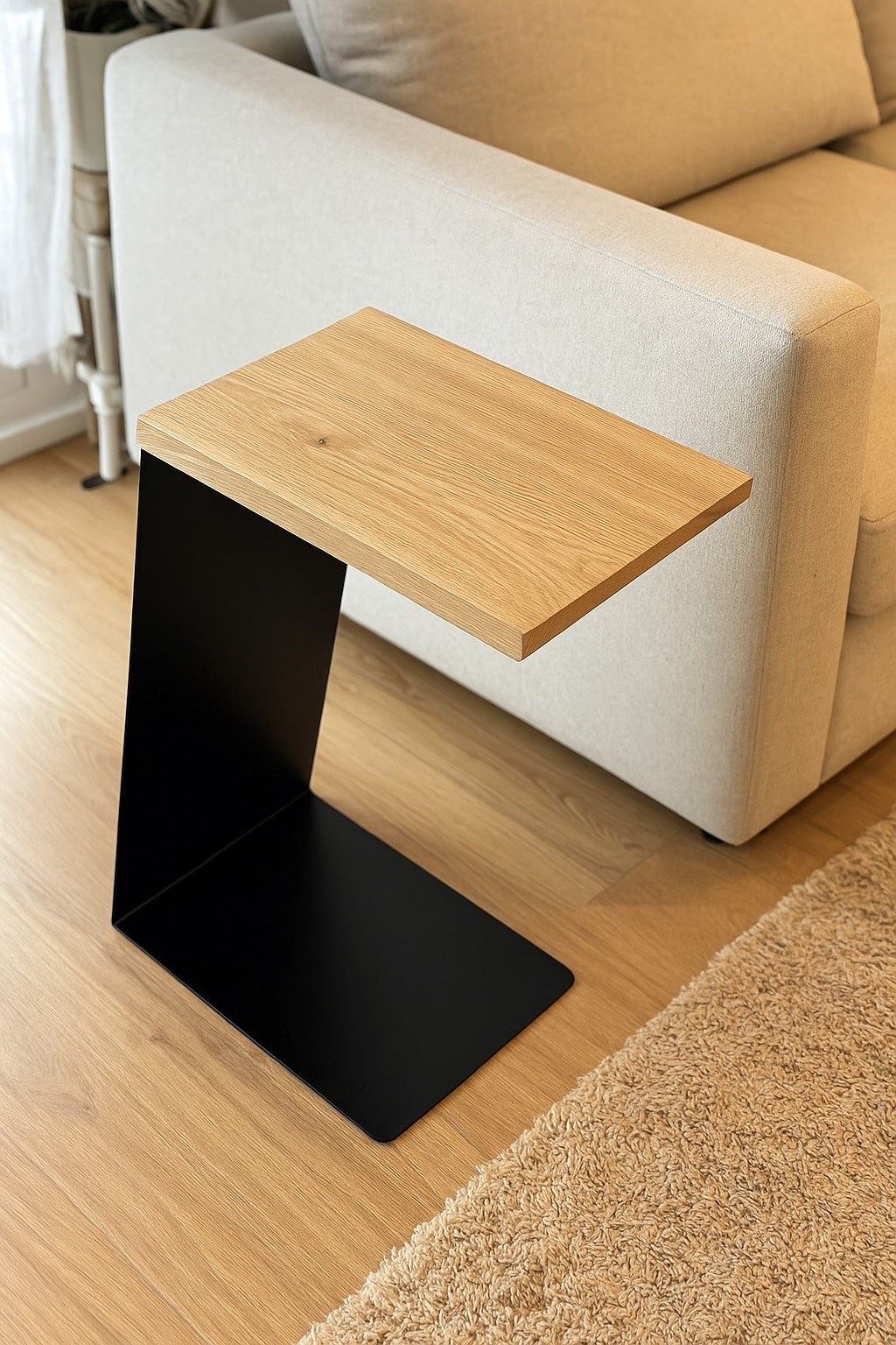 Moderner Couch- & Beistelltisch mit Charakter – Handgefertigtes Unikat trifft auf stilvolle Funktionalität