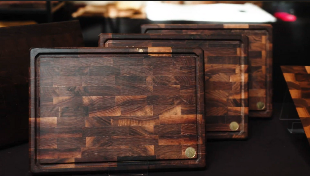 „Allrounder“ – Hirnholzschneidebrett aus Schwarznuss