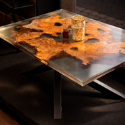 Couchtisch aus Olivenholz und Epoxidharz