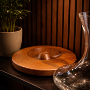 Elegantes Karaffen-Set mit gedrechseltem Ulmenholz-Untersetzer & WMF Glaskaraffe