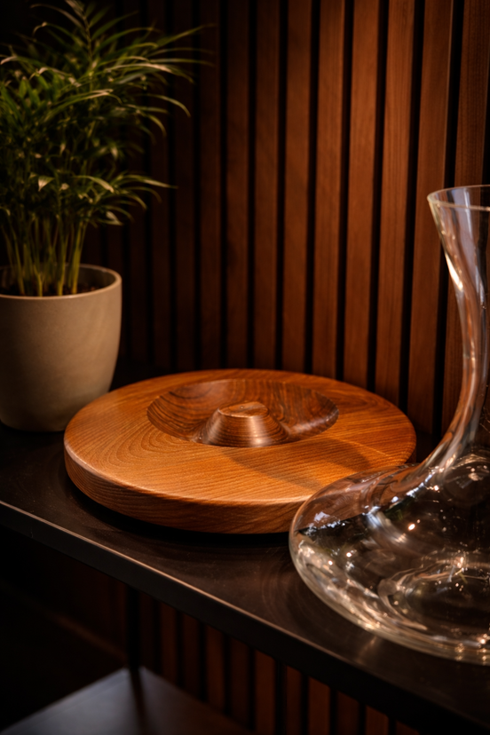 Elegantes Karaffen-Set mit gedrechseltem Ulmenholz-Untersetzer & WMF Glaskaraffe