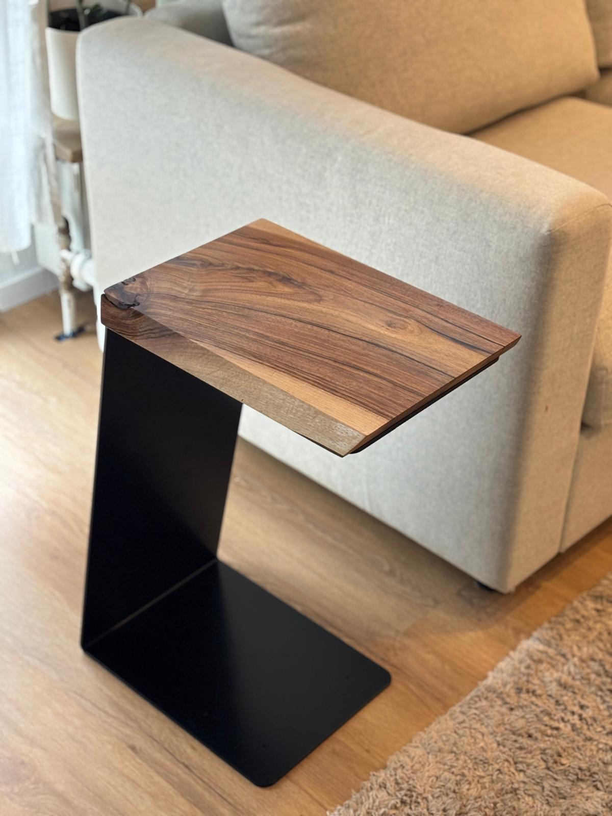 Moderner Couch- & Beistelltisch mit Charakter – Handgefertigtes Unikat trifft auf stilvolle Funktionalität