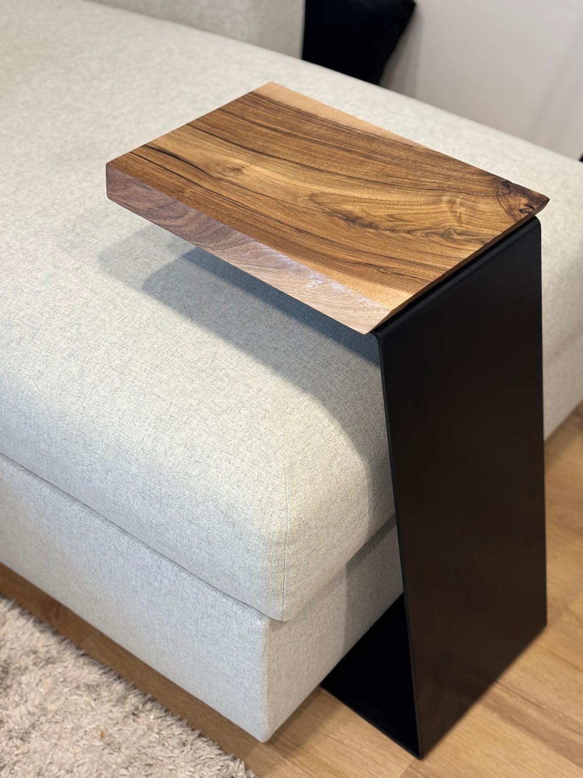 Moderner Couch- & Beistelltisch mit Charakter – Handgefertigtes Unikat trifft auf stilvolle Funktionalität