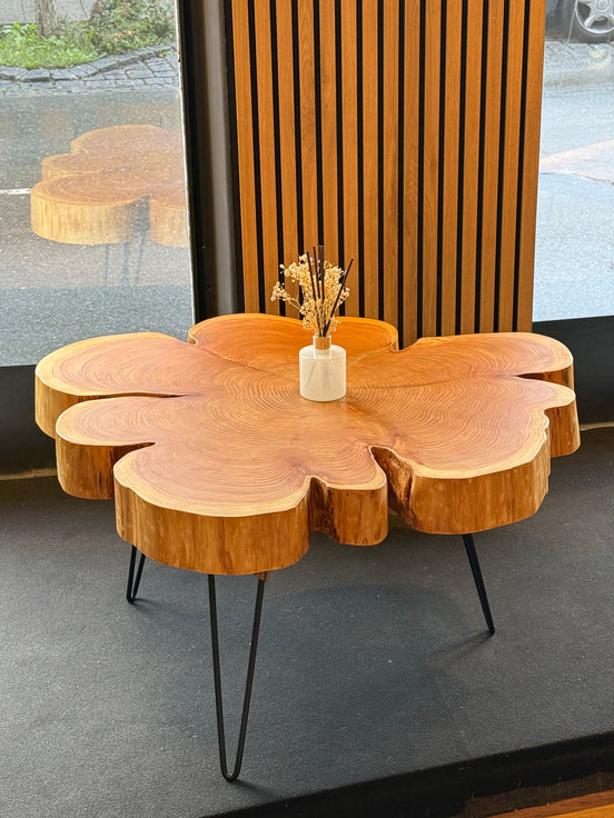 Couchtisch aus Mammutbaumscheibe