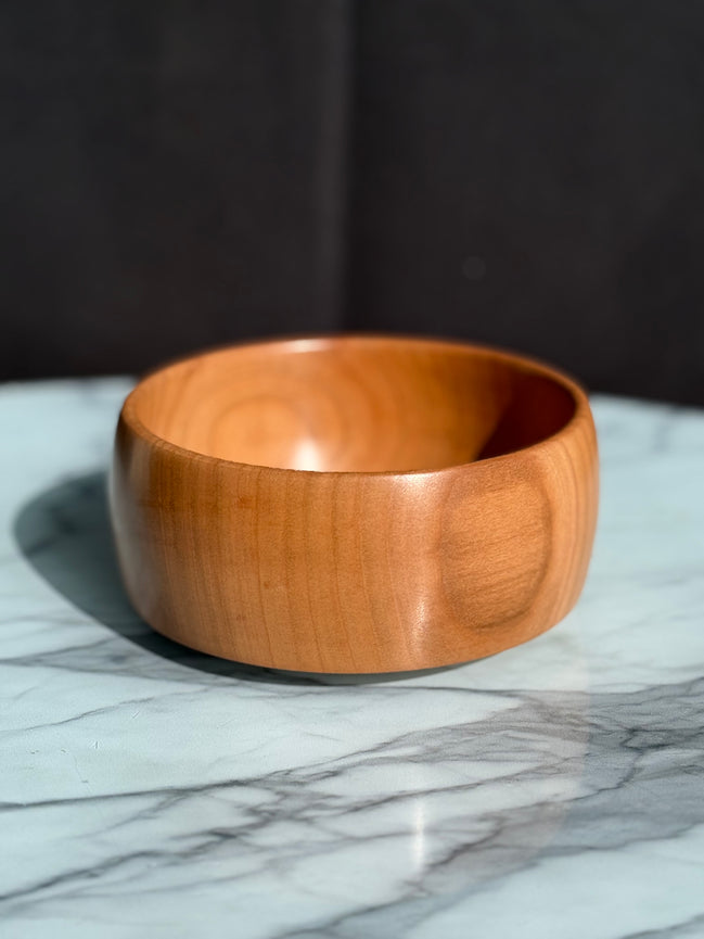 Handgedrechselte Schüssel aus Kirschholz