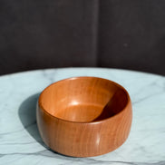 Handgedrechselte Schüssel aus Kirschholz