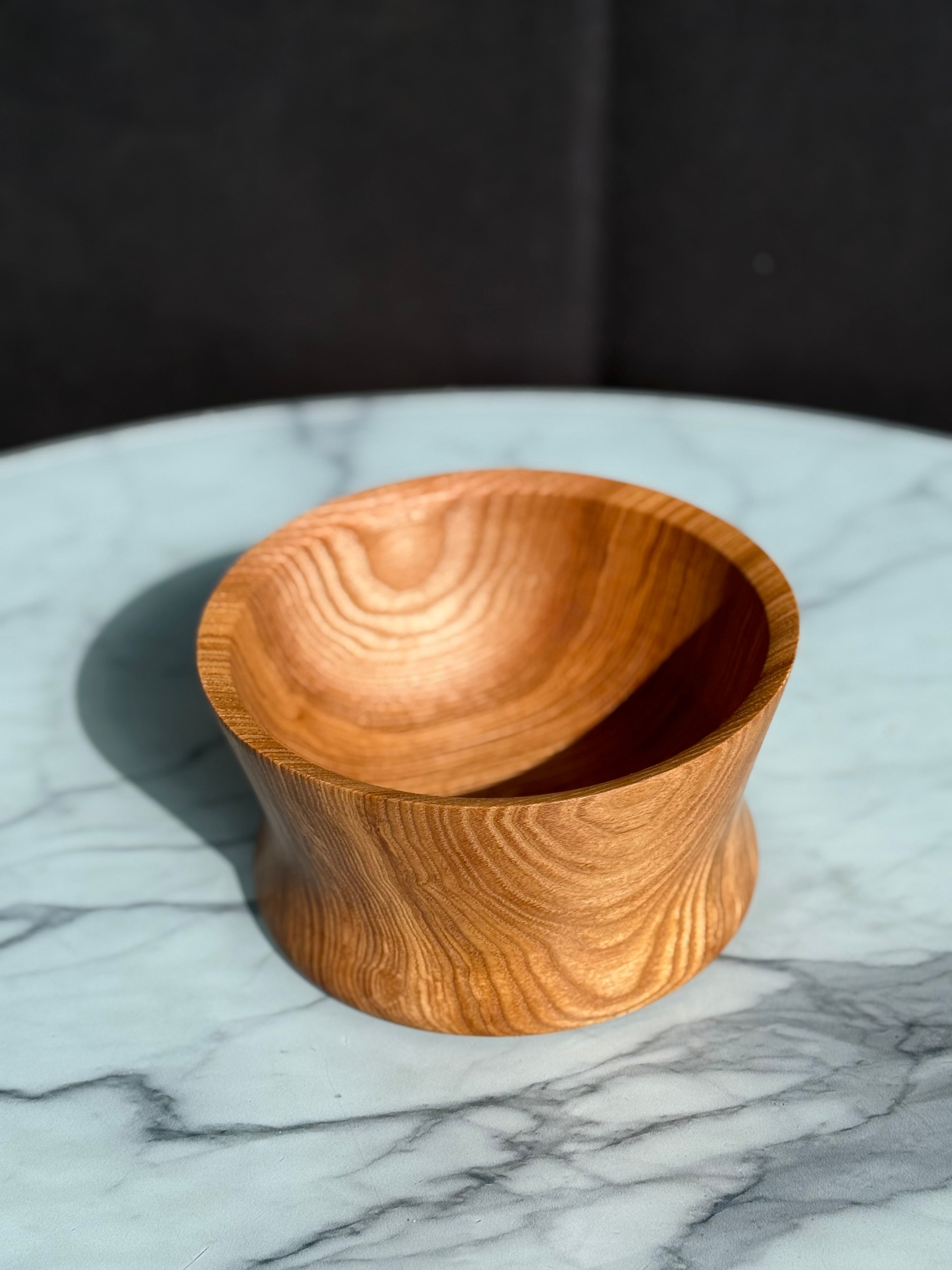 Handgedrechselte Schüssel aus Eschenholz