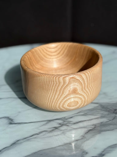 Handgedrechselte Schüssel aus Eschenholz