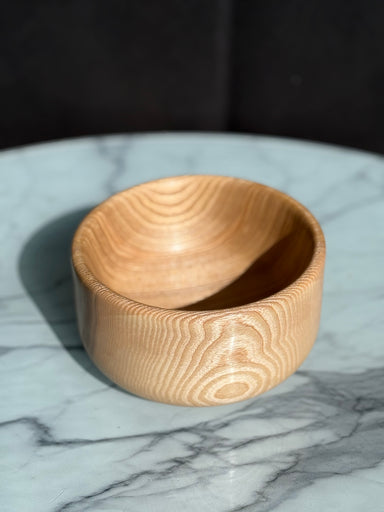 Handgedrechselte Schüssel aus Eschenholz