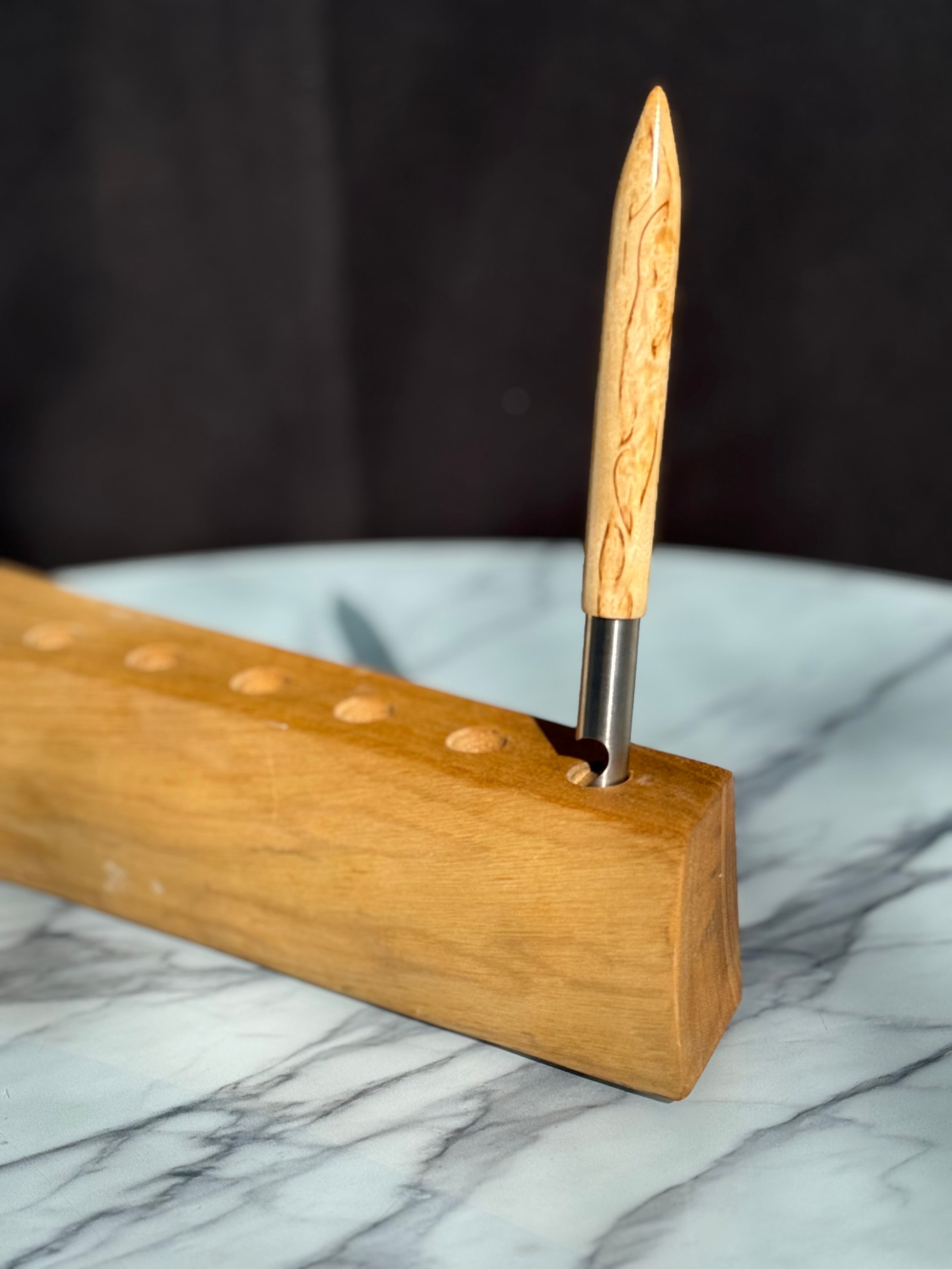 Gedrechselter Flaschenöffner aus Maserbirke