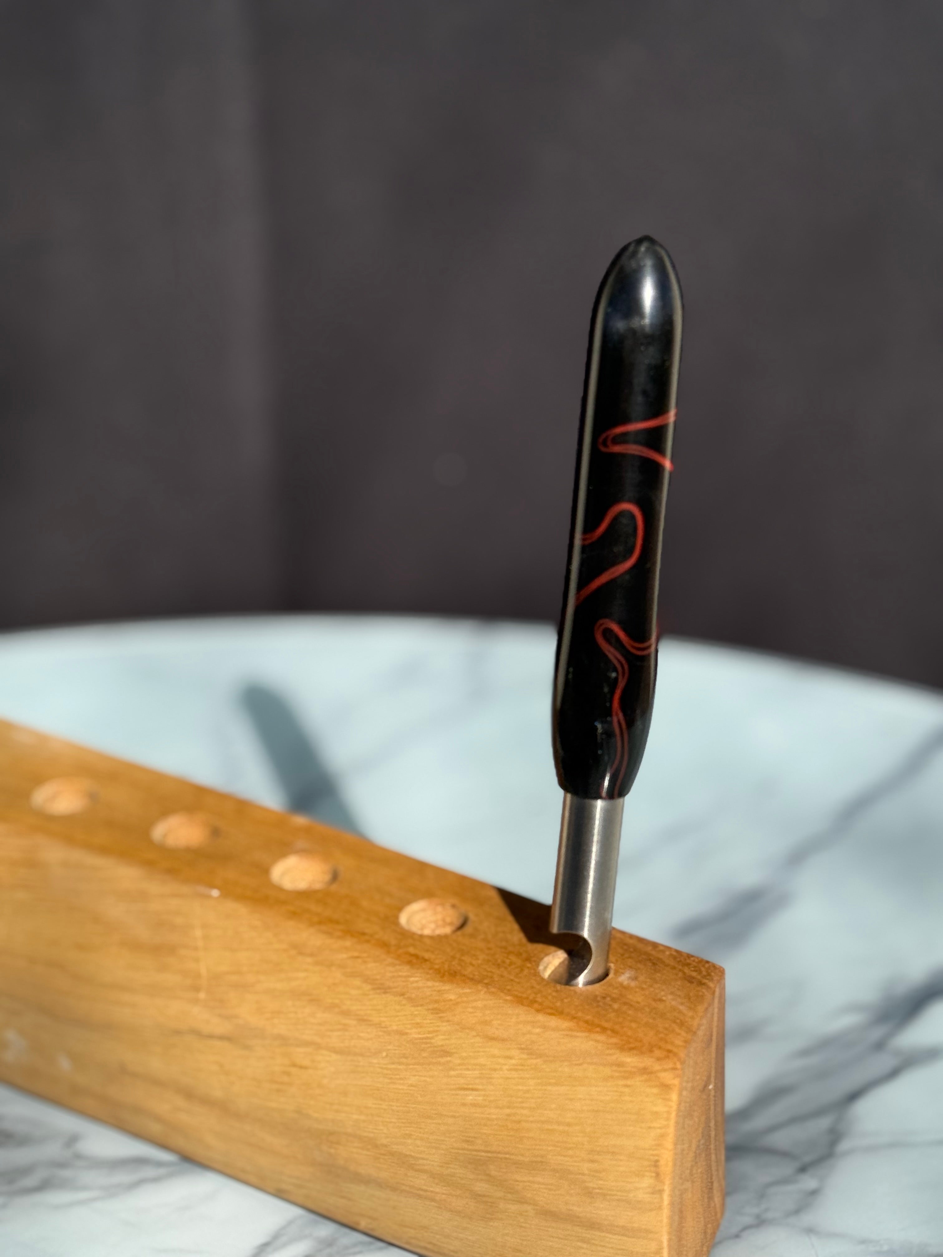 Flaschenöffner aus Epoxidharz - Schwarz-Rot Edition