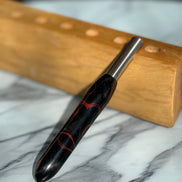 Flaschenöffner aus Epoxidharz - Schwarz-Rot Edition