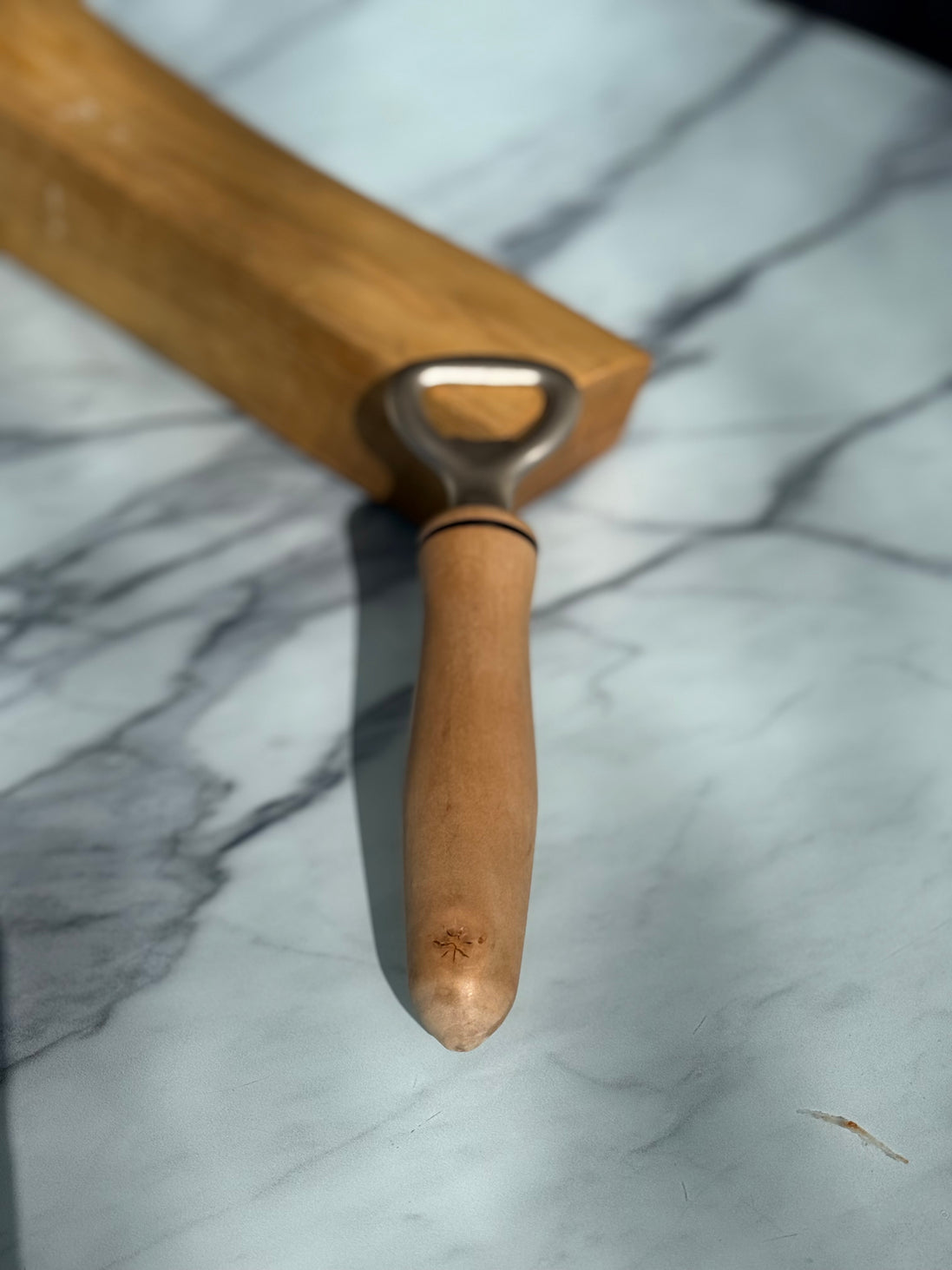 Klassischer Flaschenöffner aus Birnenholz