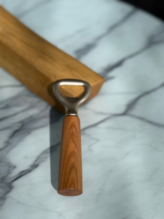 Klassischer Flaschenöffner aus Ulmenholz