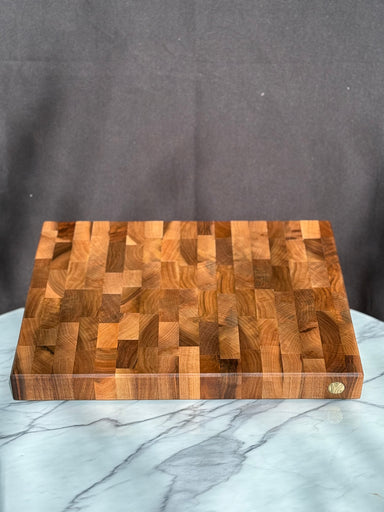 Allrounder L Schneidebrett aus Nussholz ohne Saftrille