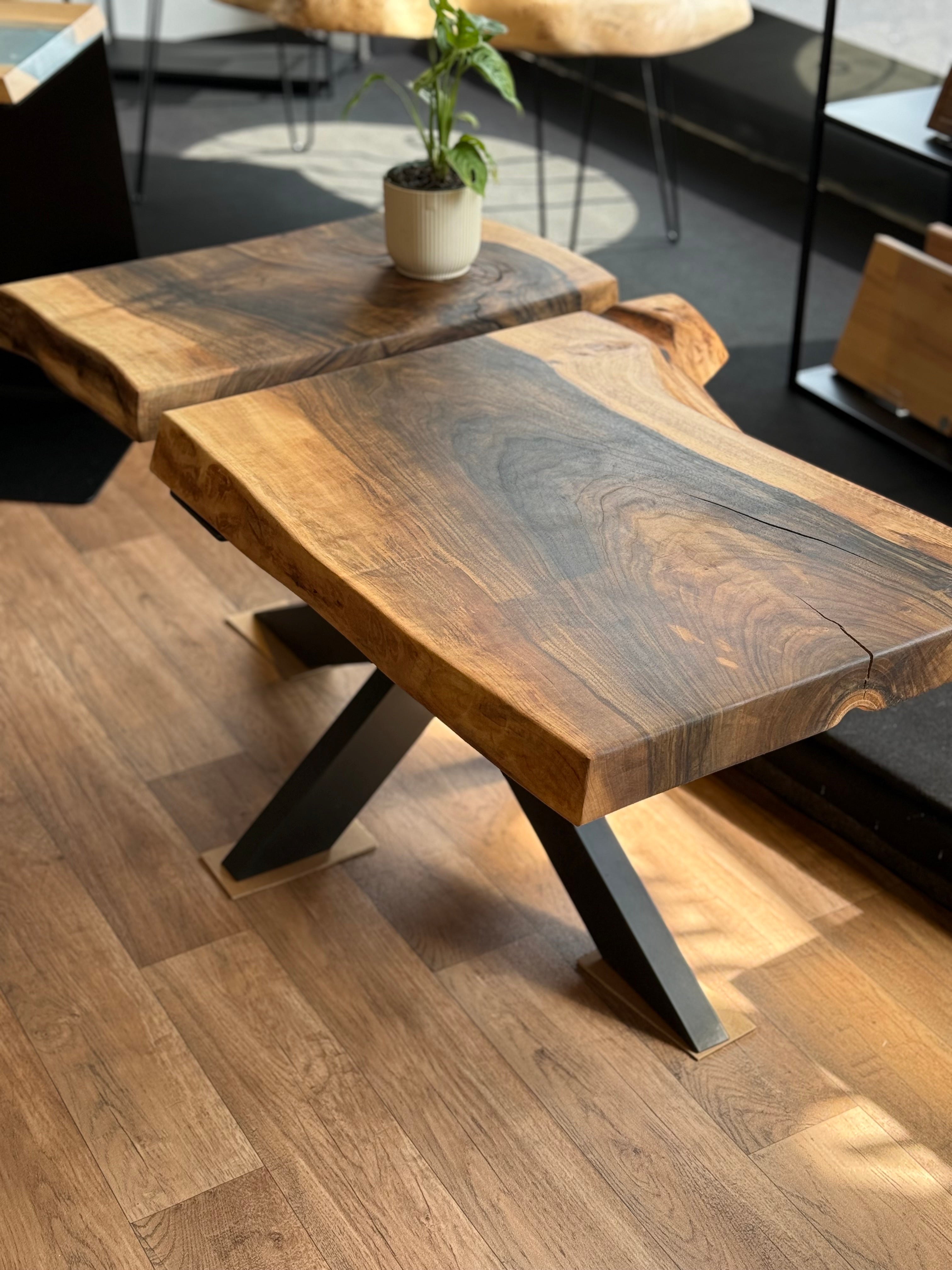 Couchtisch Walnuss mit Naturkante