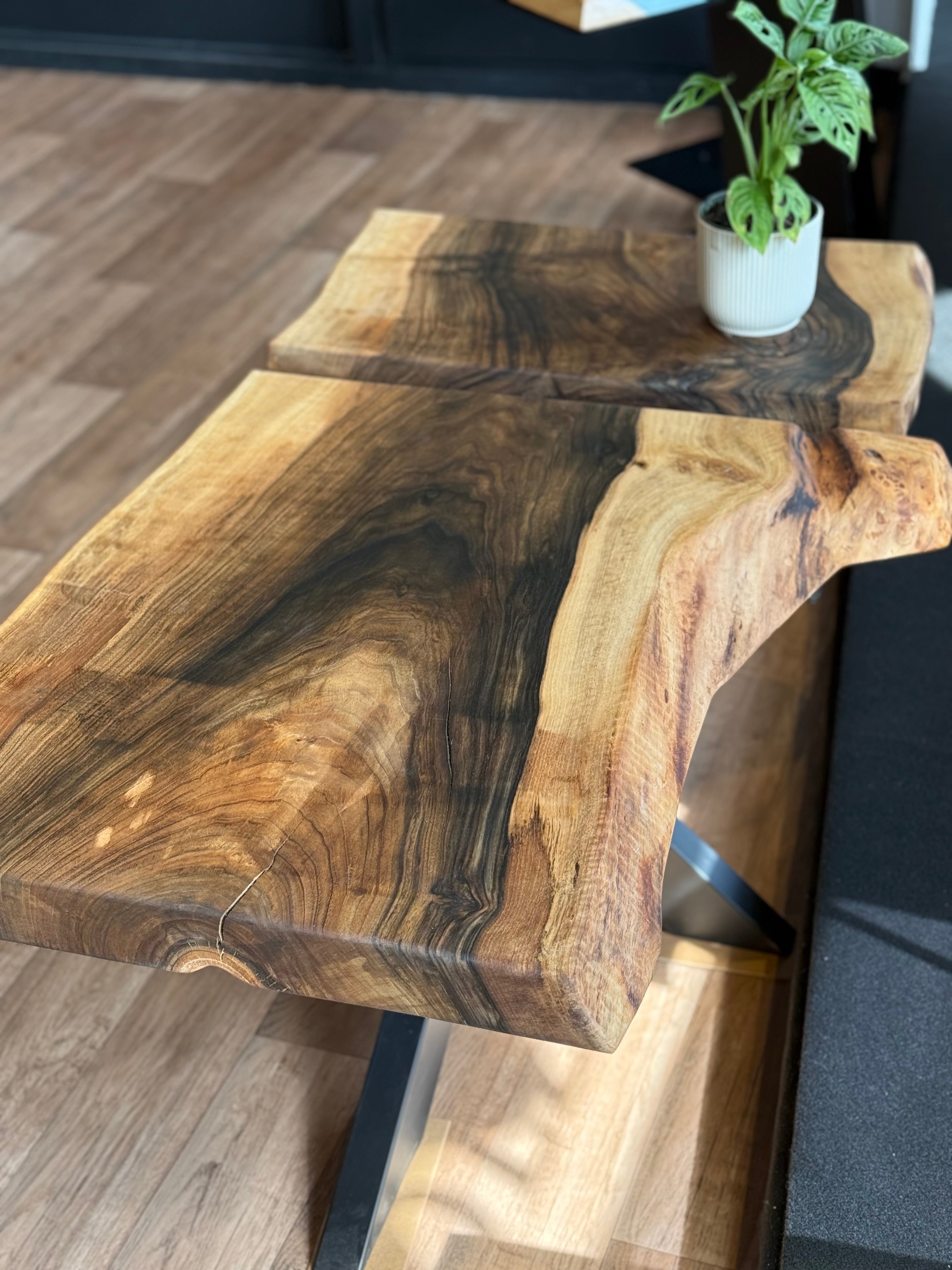 Couchtisch Walnuss mit Naturkante