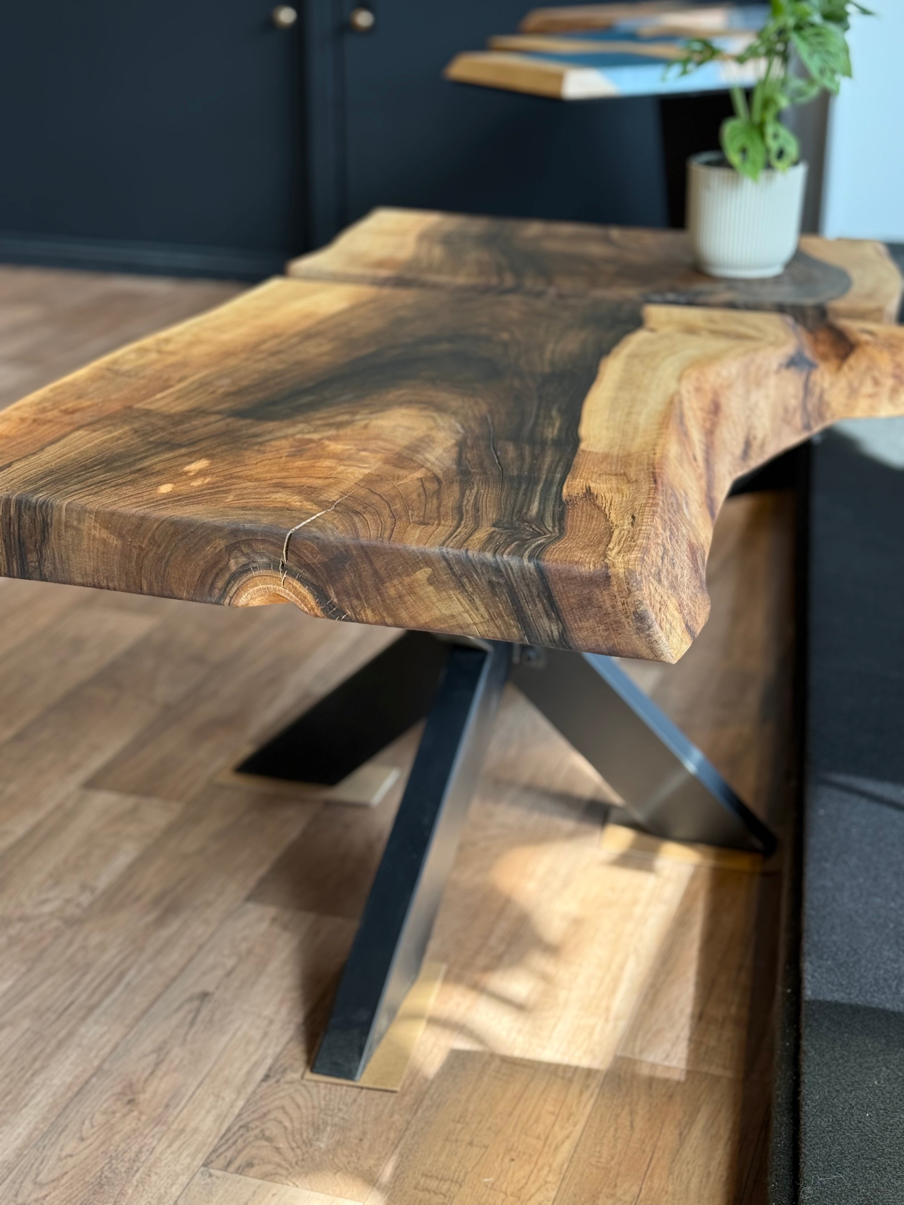 Couchtisch Walnuss mit Naturkante
