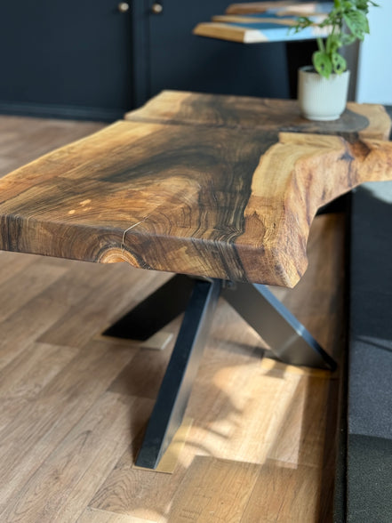 Couchtisch Walnuss mit Naturkante