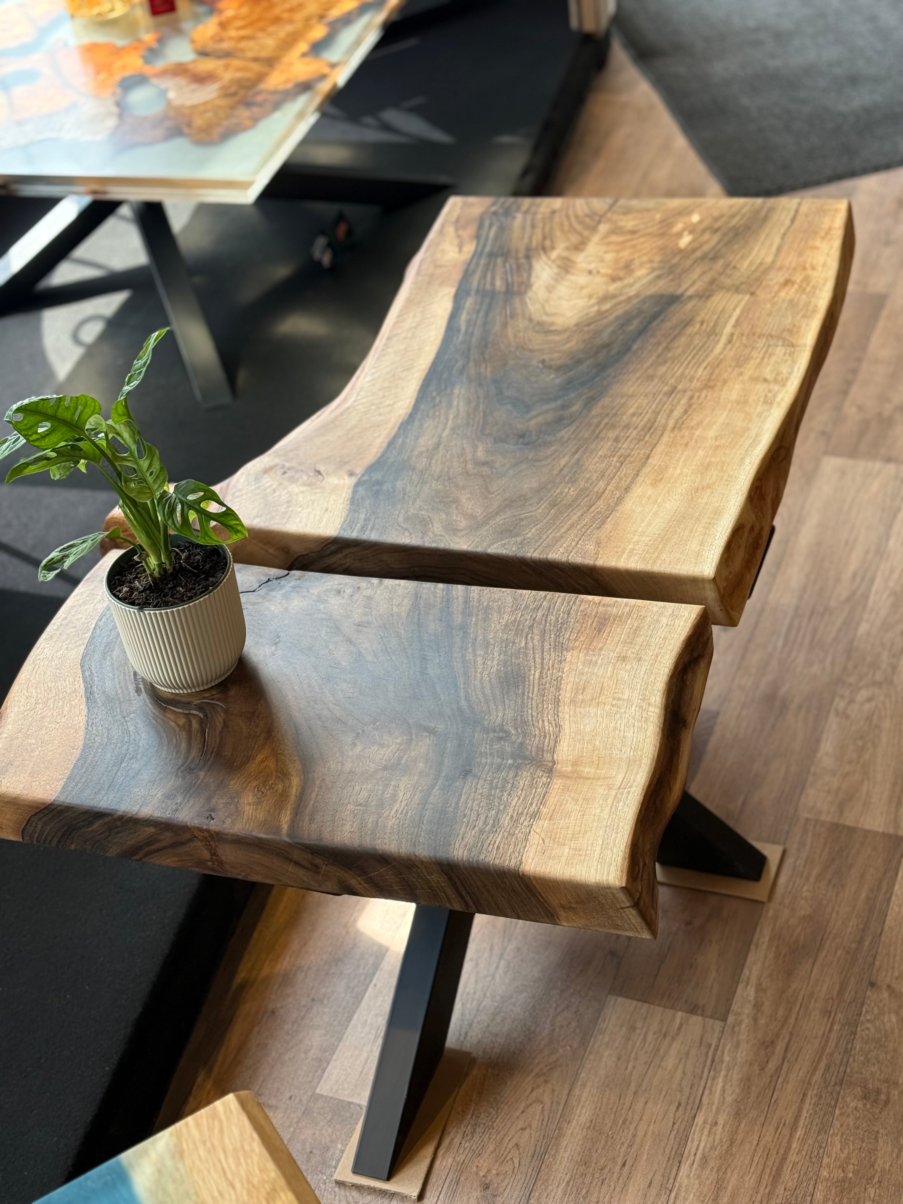 Couchtisch Walnuss mit Naturkante