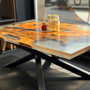 Couchtisch aus Olivenholz und Epoxidharz