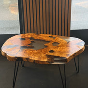 Couchtisch aus Olivenholz & Epoxidharz