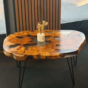 Couchtisch aus Olivenholz & Epoxidharz