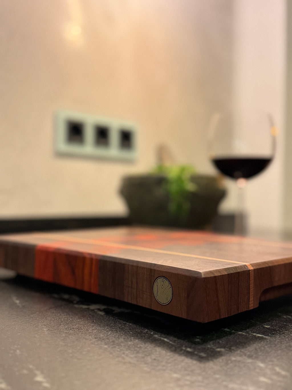Hirnholzschneidebrett - Schwarznuss und Padouk mit Buchenleisten
