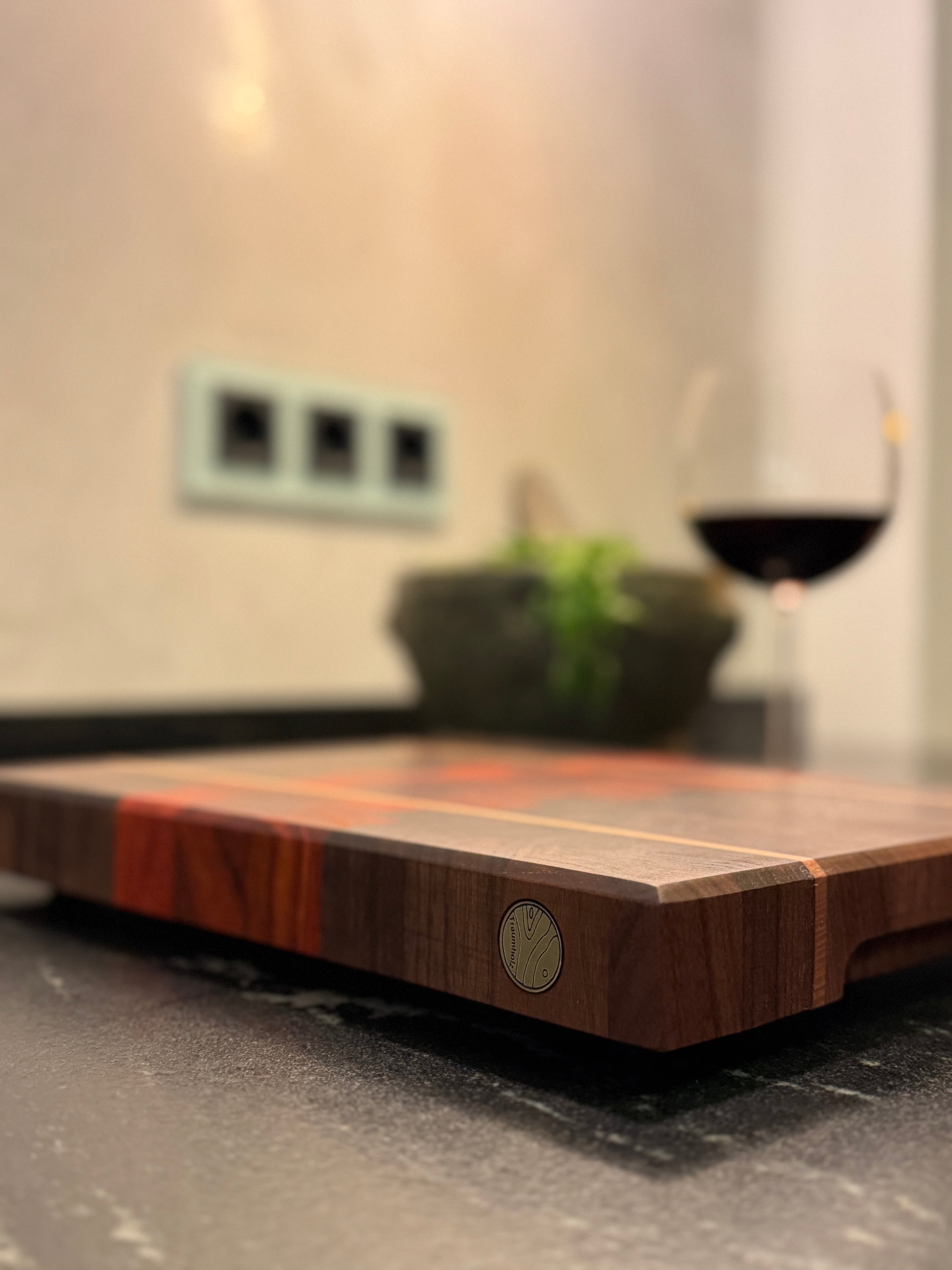 Hirnholzschneidebrett - Schwarznuss und Padouk mit Buchenleisten