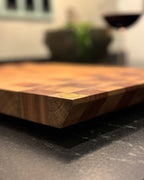 Hirnholz-Schneidebrett aus Eiche, Ulme & Schwarznuss – Natürlich. Edel. Unverwechselbar.