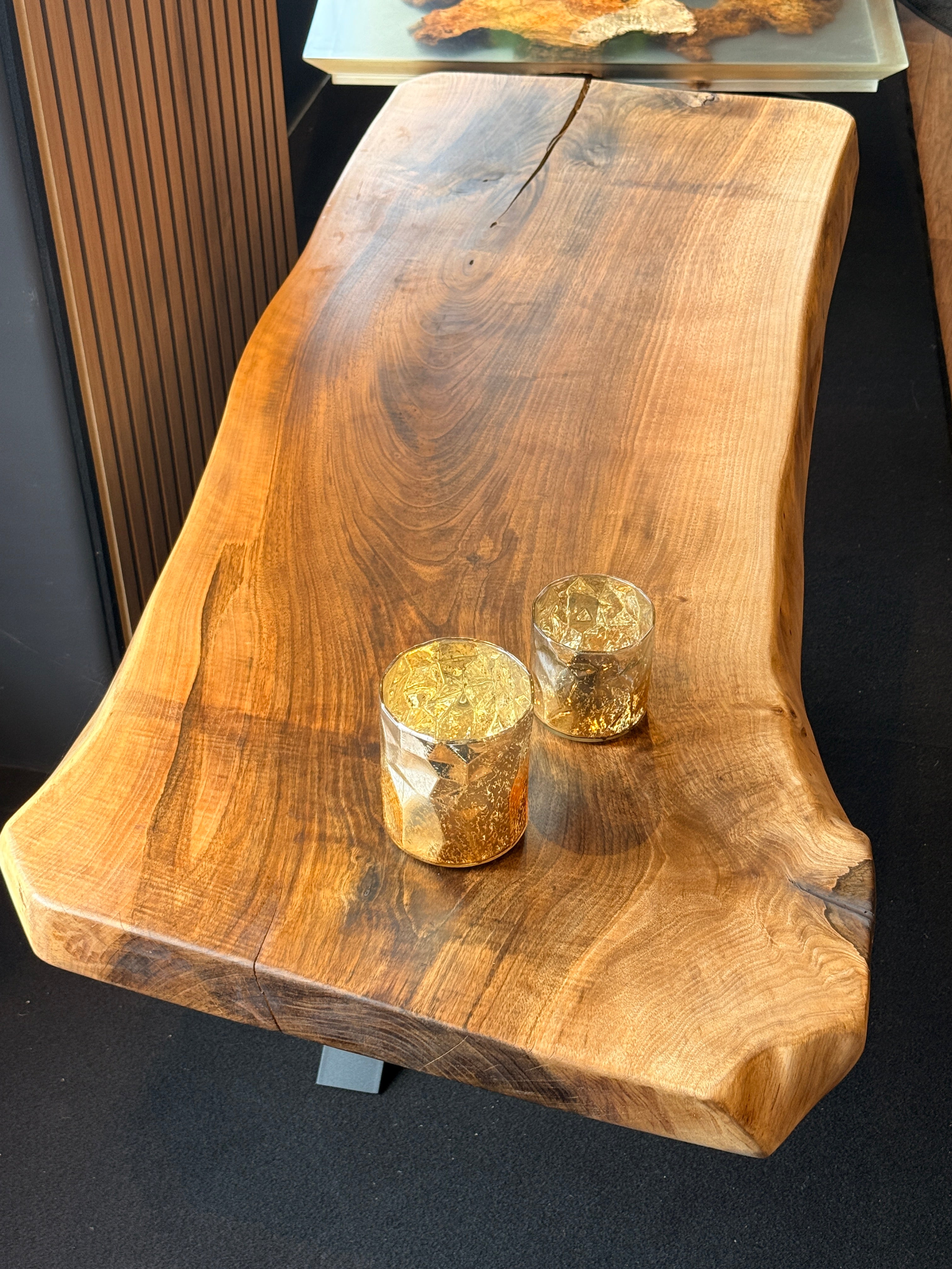 Couchtisch aus Walnussholz