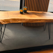 Couchtisch aus Walnussholz