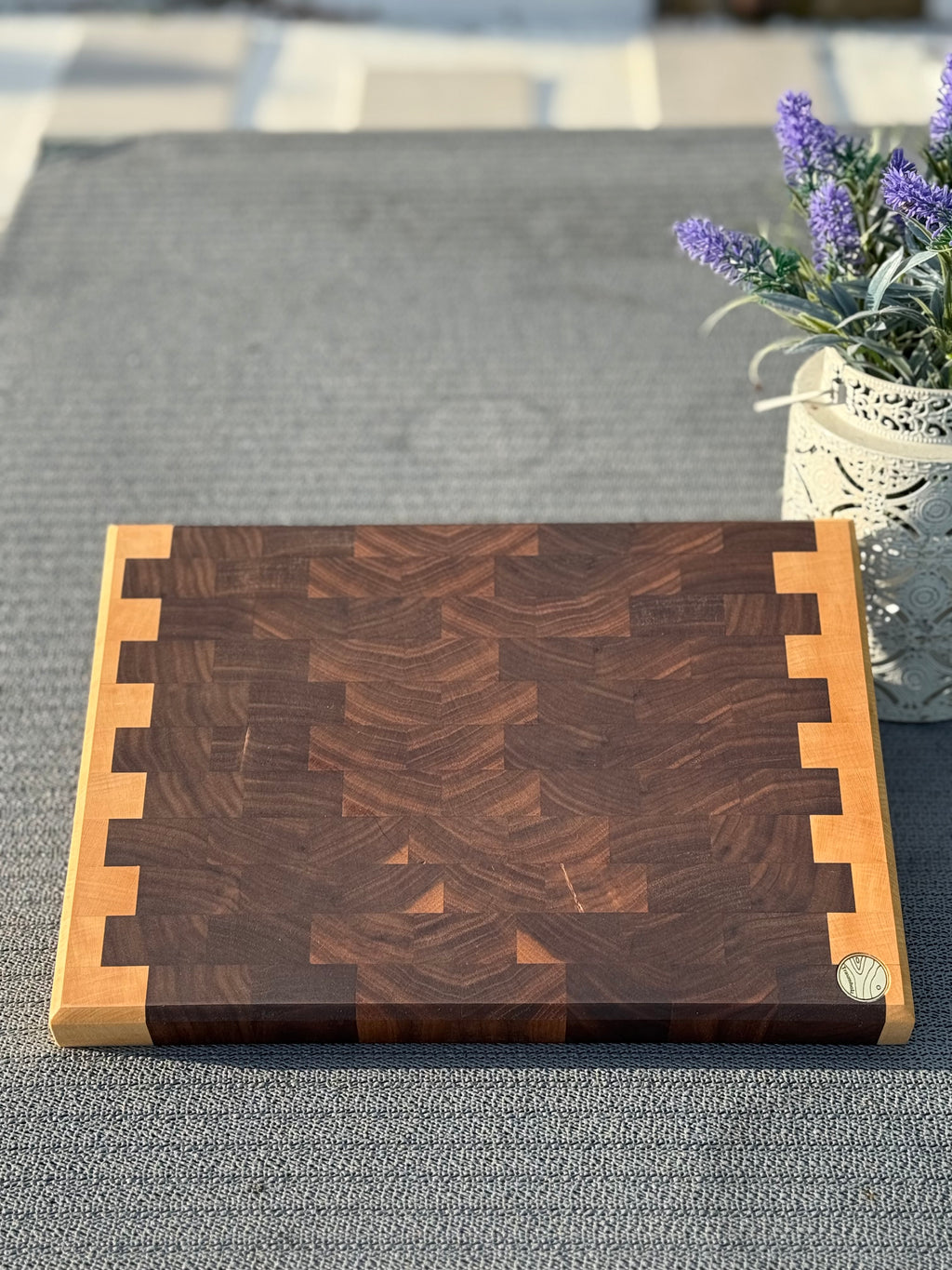 Hirnholz-Schneidebrett aus Schwarznuss & Buche